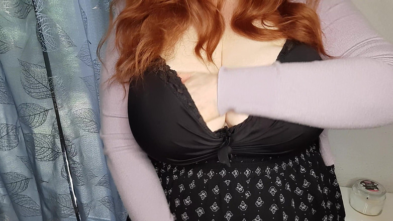 Curly_Dreams: Я гладжу грудь в бюстгальтере