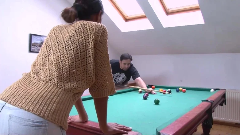 Old & Young: MILF se entrega ao pau de estudante crocante