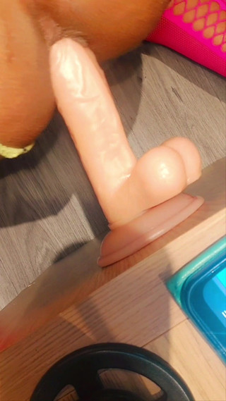 Milah CrossxxX: 내 여주인이 내 새 플러그로 놀고 나를 섹스하길 원해