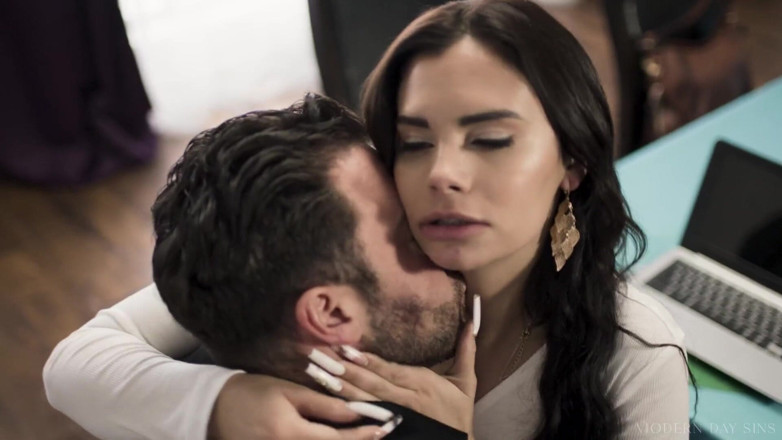 Modern-Day Sins: Pecados modernos - Violet Starr engole porra de trapaceiro enquanto sua...