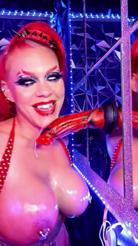 4k Succubus chupa y folla tetas para leche