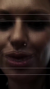 Vollbusige MILfs cindy Behr & kerry louise zünden einen dampfigen dessous-vierer an