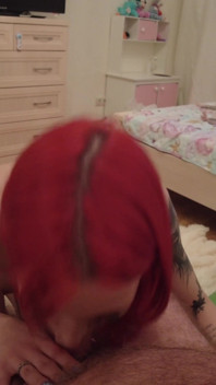 Punk rocker ruiva é fodida por gordo peluda vovô