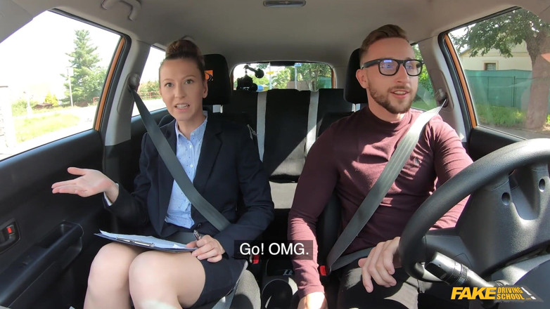 Fake Driving School: Lamer mi coño para calmarme
