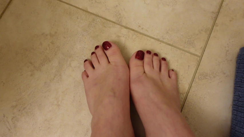Quick New Pedicure Show off Glittery Red Toenails (Deanna Deadly)