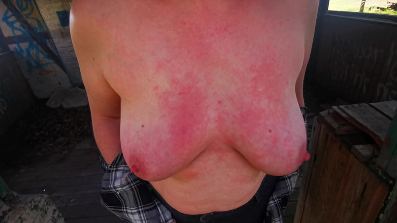 Bouncy Tits Action: Trước khi ăn tối, bộ ngực bị đánh đập