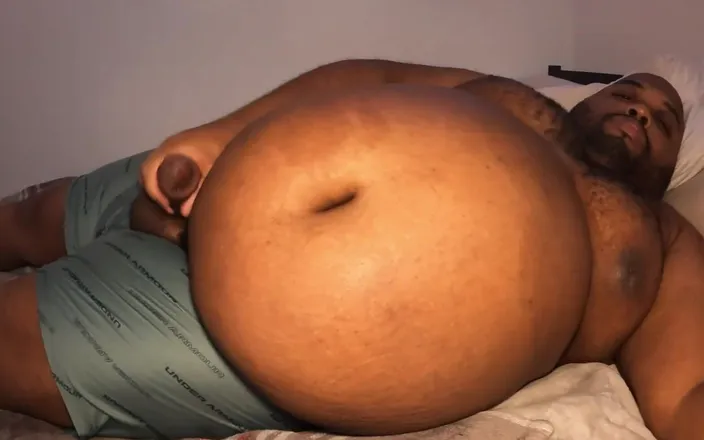 Blkhole420: Time for bed, a little bloated and of course horny...