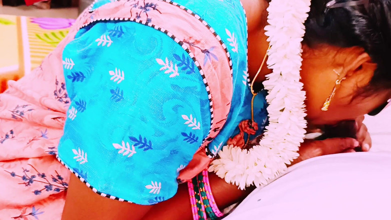 Telugu honey lips: Sexy Nighty indická Bhabi šuká nevlastního syna, Telugské špinavé řeči.