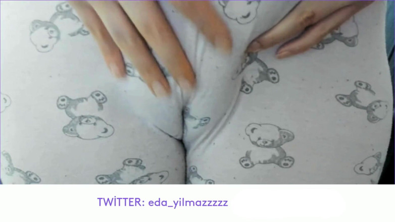 bigass_sexy_bigboobs: Onani i pyjamas