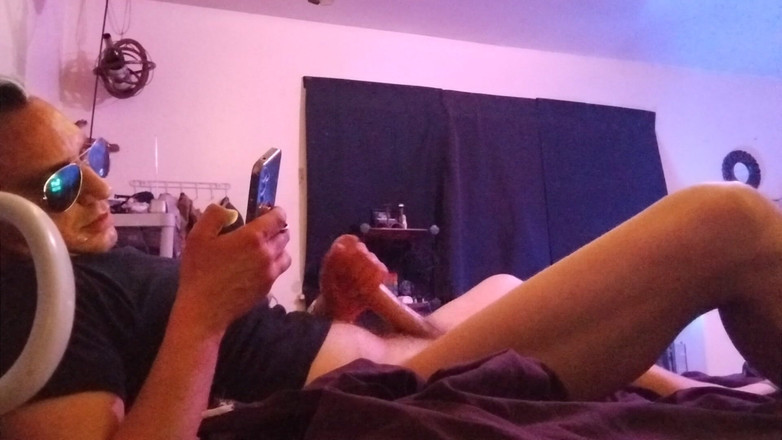 RoyToyBoi: L'amico con un grande cazzo spompina un carico