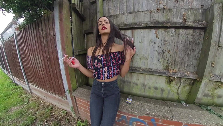 VR smokers HD-2D Videos Only: Kim Model - quần jean tối màu