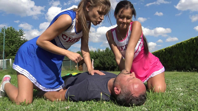 Femdom Austria: Cheerleader klatsch-spaß!