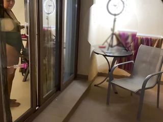 Mayay Thor X: माया हॉटवाइफ घर के बने ग्लोरीहोल में अजनबी के साथ उसके चेहरे पर वीर्य डालती है