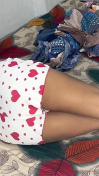 Gadis cantik ini lagi asik nyepong kontol pakai foreplay sampai lubangnya menganga lebar, posisi 69