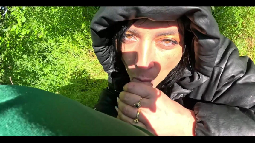Hot Outdoor Blowjob (MILFy Calla)