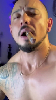 Potřebovala velkého.