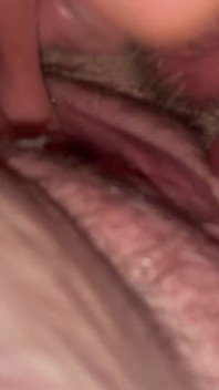 Memek istriku muncrat berujung dengan sperma hangat!
