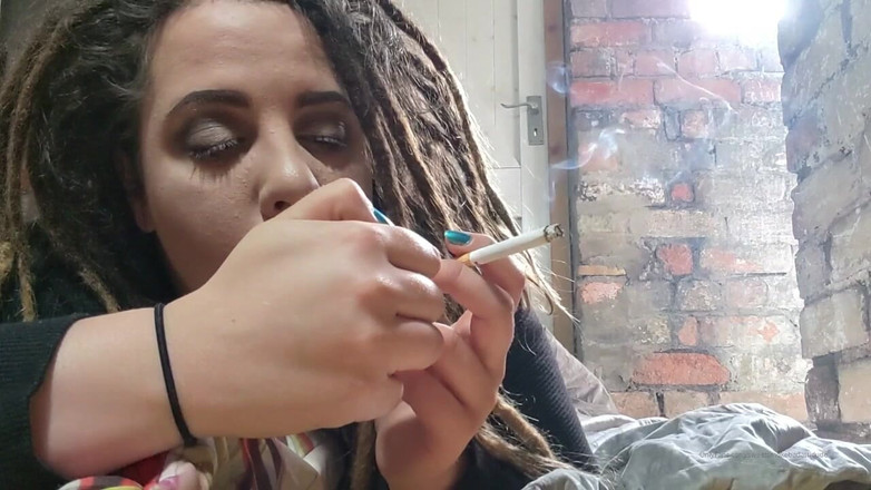 Goddess Kinx: Palenie jednej paczki poza Malbro Red w jedną godzinę