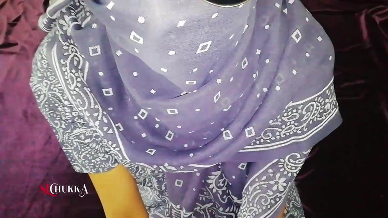 SL Chukki: Menina muçulmana asiática quer duro