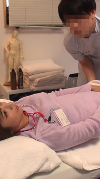 Clinica secretă de masaj cu acupresură pe care o frecventează doamnele frumoase de la birou, partea 1