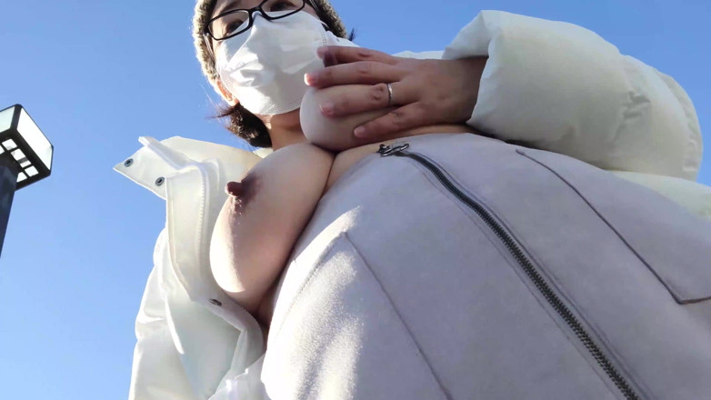 aika: Mujer casada se excita con la masturbación al aire libre