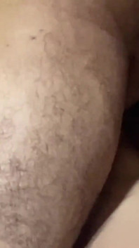 Non le piace che le scopi il culo ma ancora in qualche modo riesco a prendermi il mio cazzo nel culo fino a quando non viene