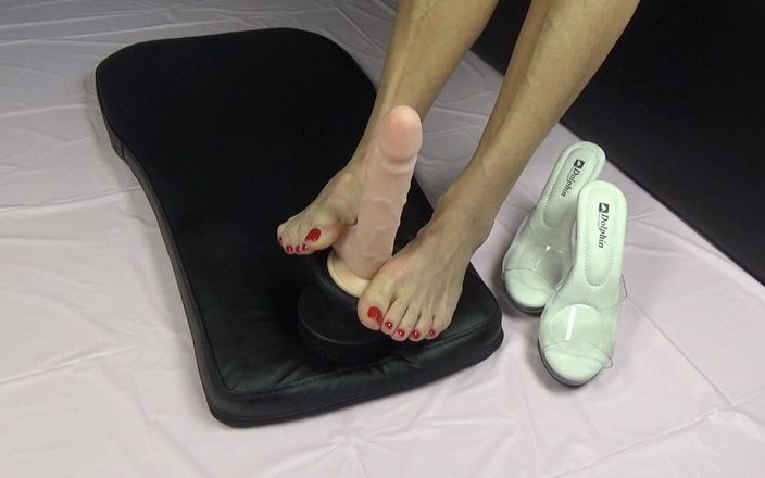 AnnaBUST: Masturbando com Minhas Pernas em Meias