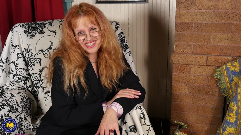 Mature Solo NL: Yaramaz olgun kadın deisy kamerada amını ovmayı seviyor