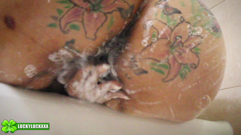 Lucky Luck XXX: Sortudo show n tell - grande peituda negra milf fica molhada,...
