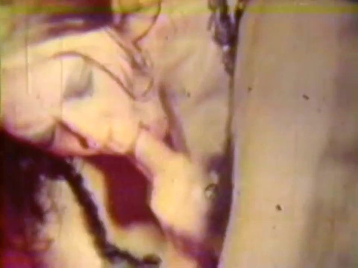 Vintage megastore: Cewek pirang memamerkan pakaian dalam baru sebelum bercinta