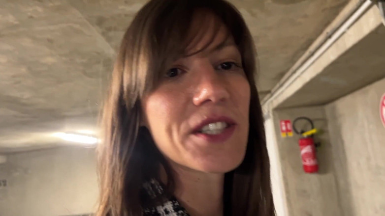 Lety Howl: Ik volgde mijn fanGreep naar de openbare parkeerplaats, zodat hij...