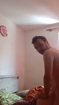 Orálně si dělám na posteli a na hudbě