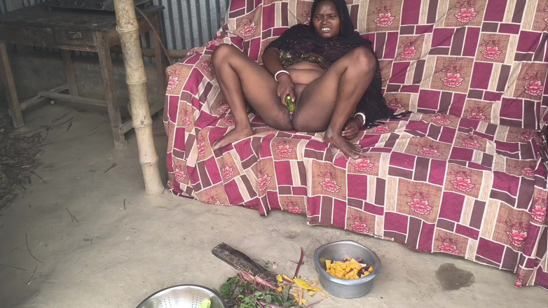 Sexyrani327: Fucked My New Stepsister-in-law with a Cucumber While She Was...