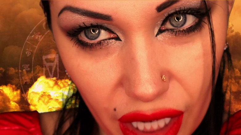 Goddess Misha Goldy: Uvnitř ďábla! Pohltit fetiš!