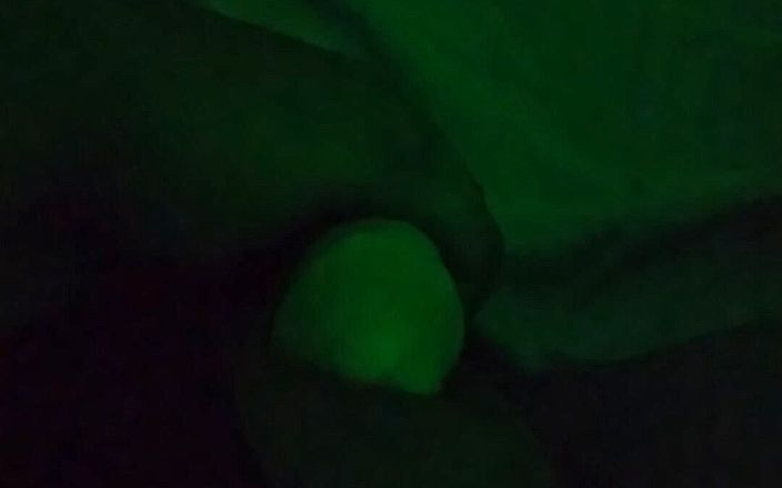 Evalily: Meu primeiro vídeo de masturbação com luz verde