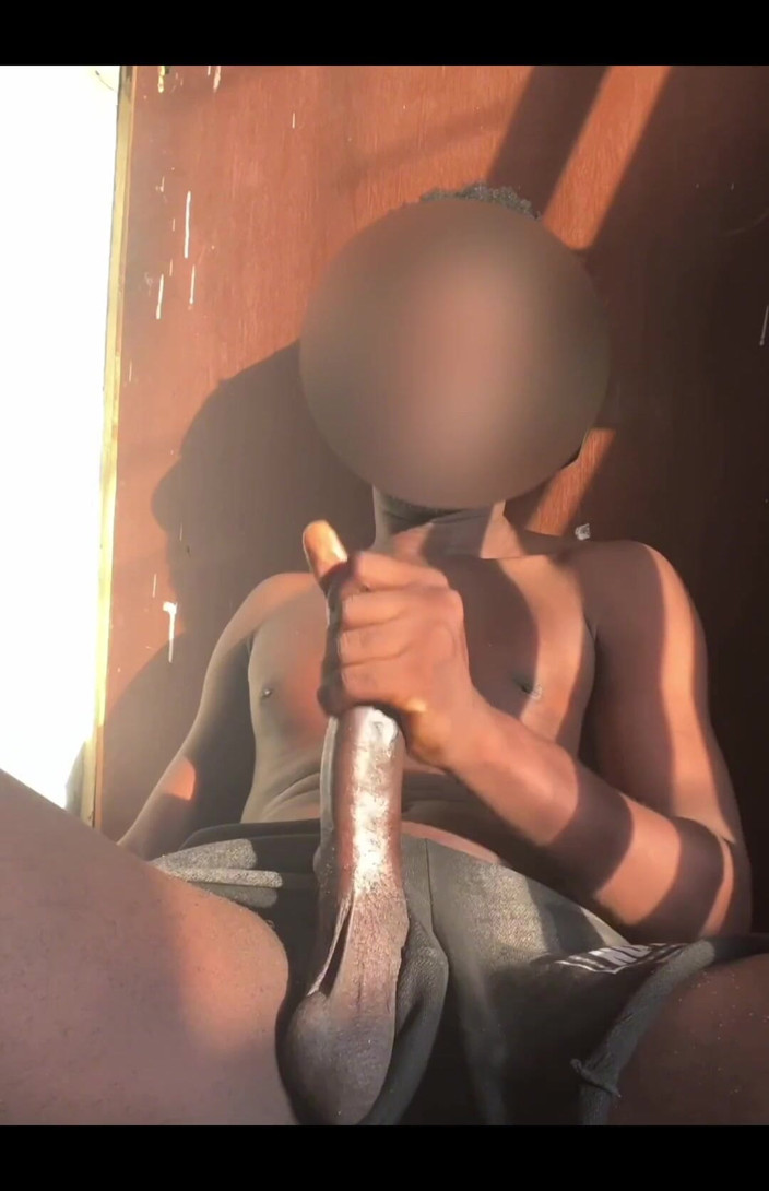 X Pierce solo: Ejaculação iluminada pelo sol