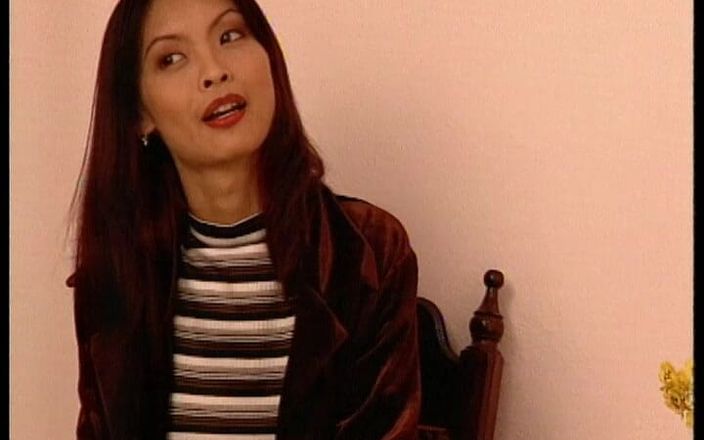 YOUR FIRST PORN: Asiatische Muschi Ganz no. - Chatte asiatique de près
