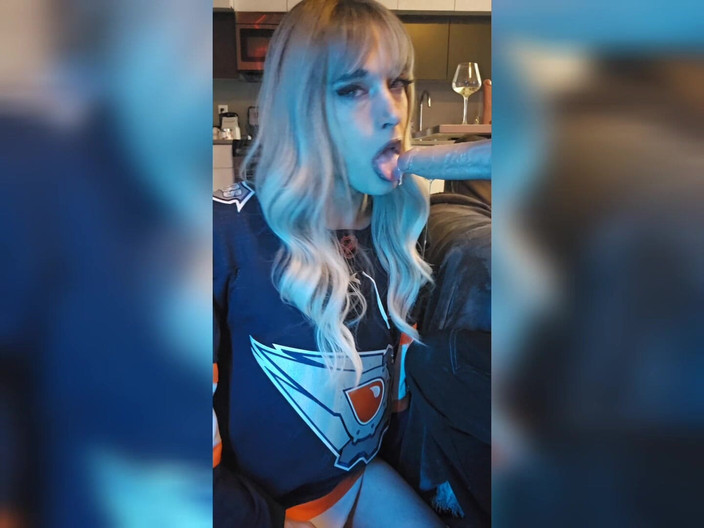 August Harper: Gadis trans august harper kalah taruhan playoff dan ngentot dirinya...