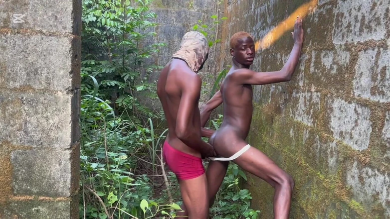 Pa_blo: Fucked the Little Twink in the Bush