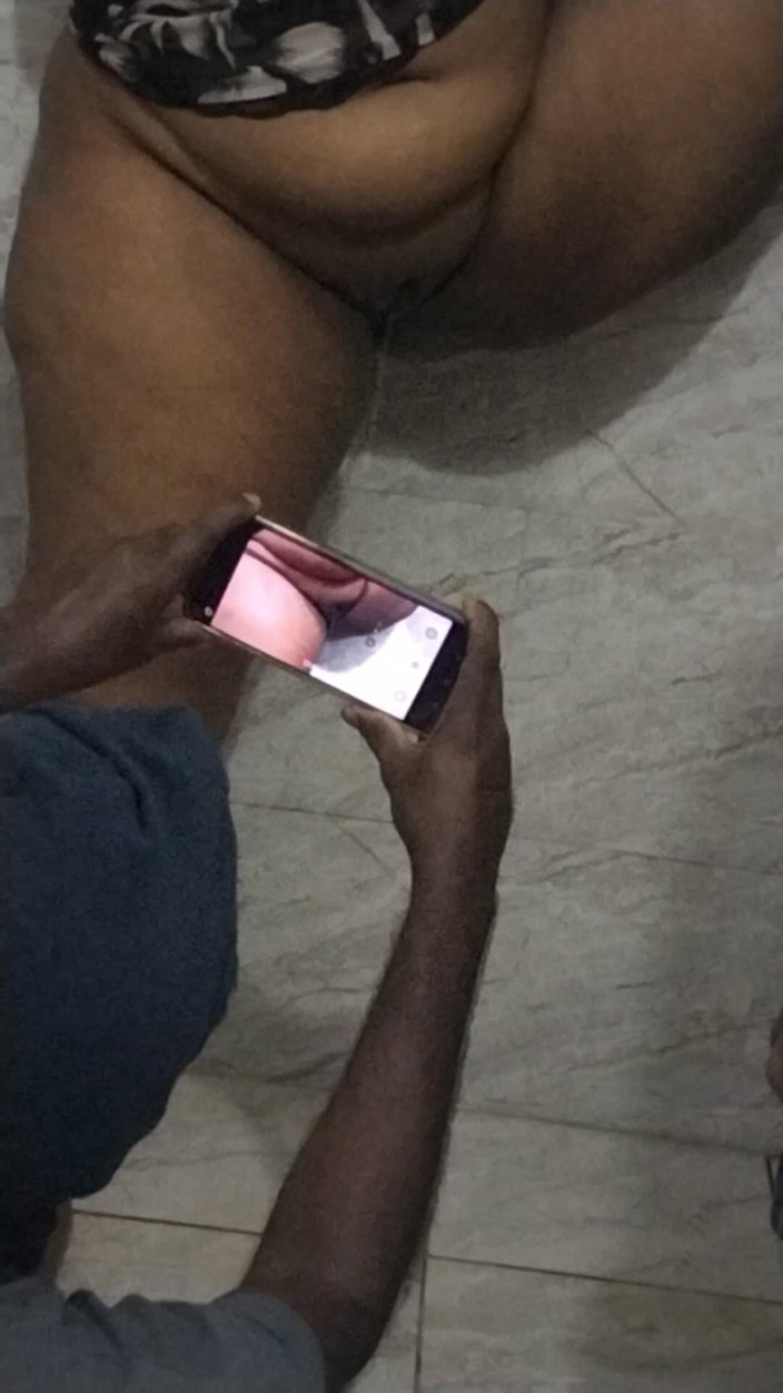 Tamil lesbian: Pulizia della figa dopo la depilazione e tette calde che...