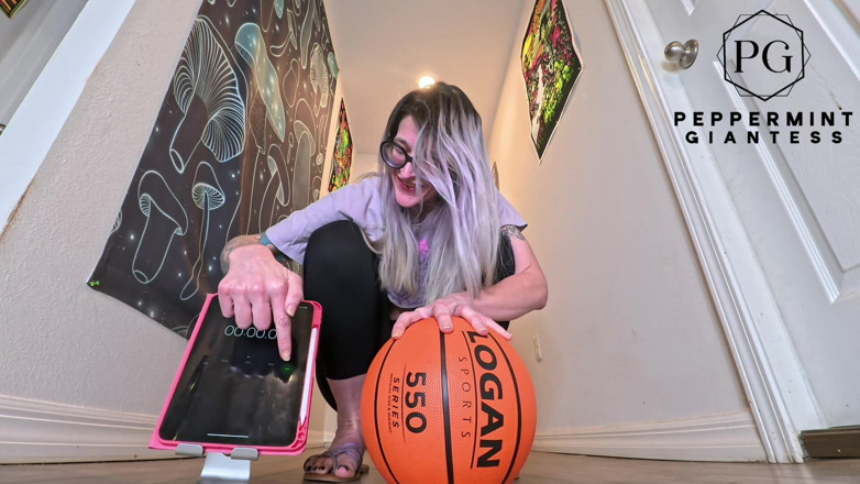 Peppermint Giantess: 6'7 Tall Goddess One-handed Basketball Hold Challenge How Long Can...