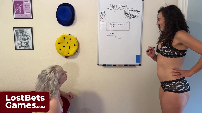 Lost Bets Games: Eine würzige Spielnacht mit einem frechen Wortschätzchenstreifen