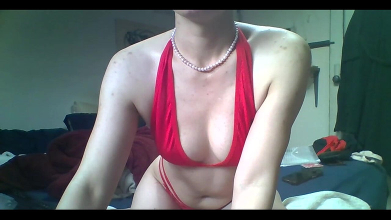 sweethanajapanese: Une Japonaise sexy en rouge