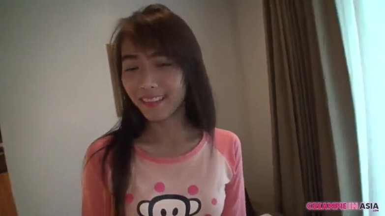 Creampie In Asia: สาวผอมสูงเหมือนนางแบบ โดนเย็ดแบบไม่ใส่ถุงและแตกในเต็มๆ