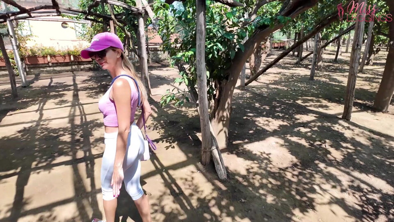 MissLeggings: 충격을 받은 이모는 투명한 레깅스에 흥분한 조카의 미친 요구를 거부한다