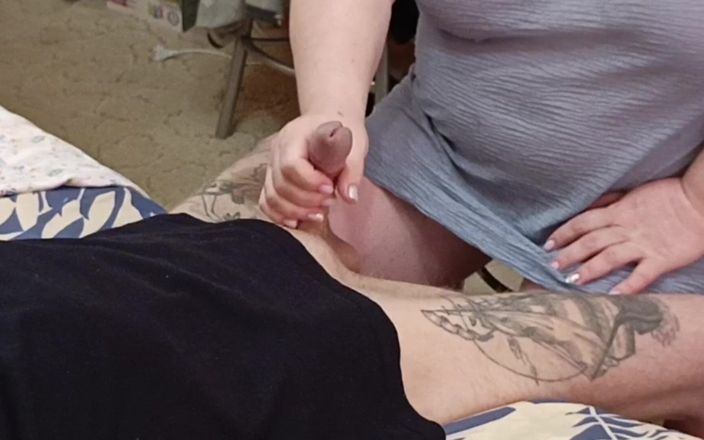 Zona901: Dick jerking och avsugning från styvmamma