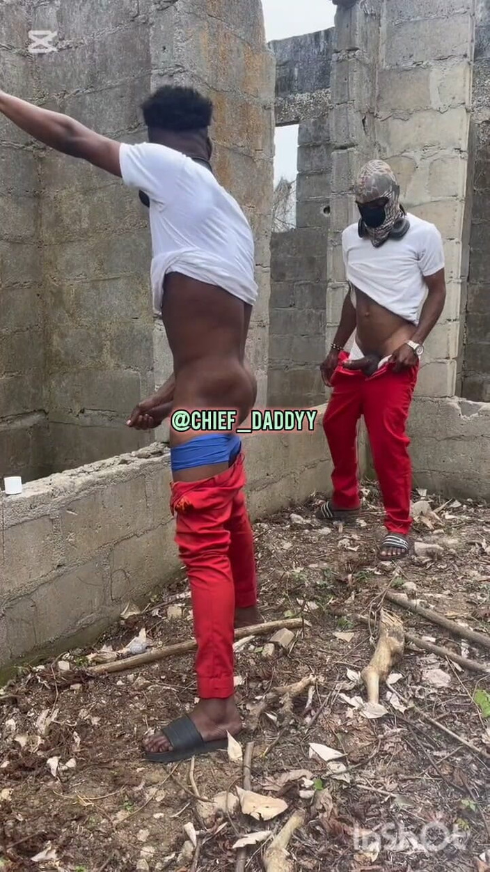 Chief_daddyy: Due senior prefette scopate durante la pausa.