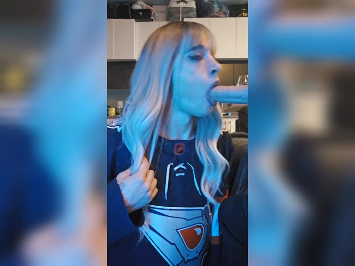 August Harper: August Harper, fille trans, perd son pari en séries éliminatoires et...