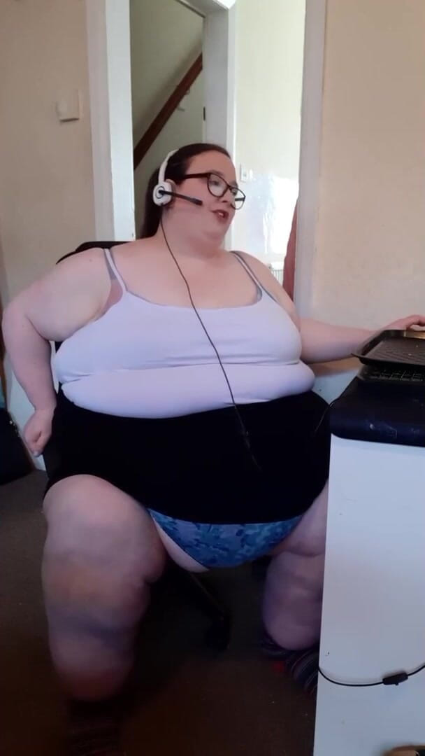 SSBBWLadyBrads: Жиробасина наслаждается дотами от своего босса