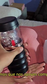 Le masturbateur « guerrier » de Honey Play Box se sent tellement bien sur ma bite
